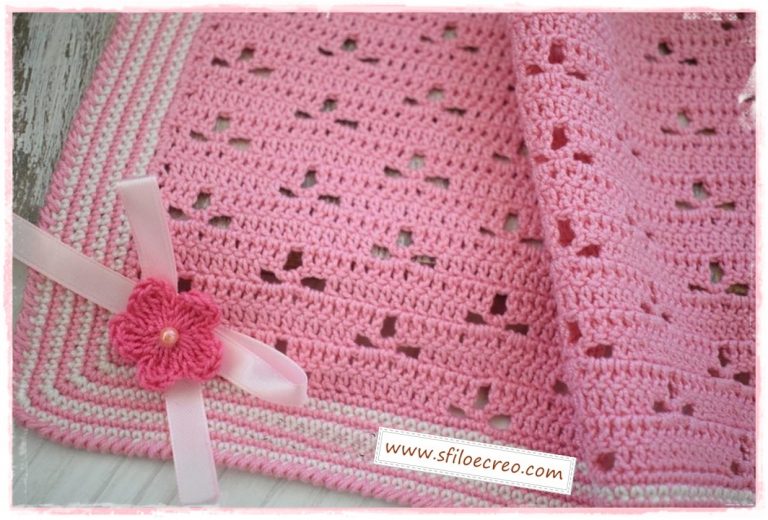 copertina trifogli rosa a uncinetto