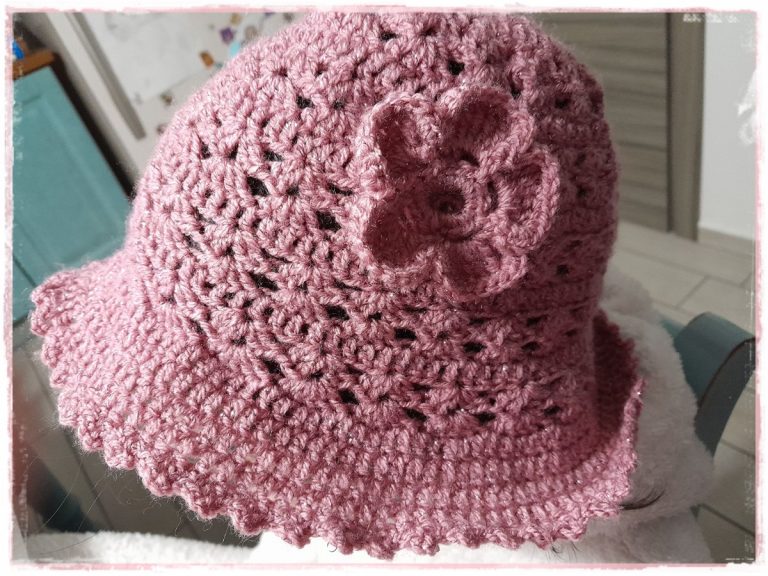 Cappello da donna con righe fantasia