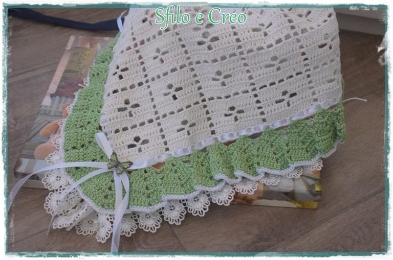 copertina a uncinetto con pizzo e trafori